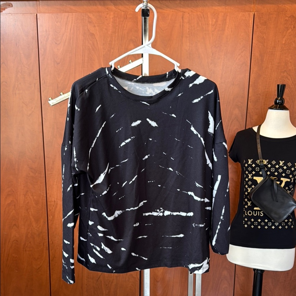 Black and White Tie-Dye Long Sleeve Shirt